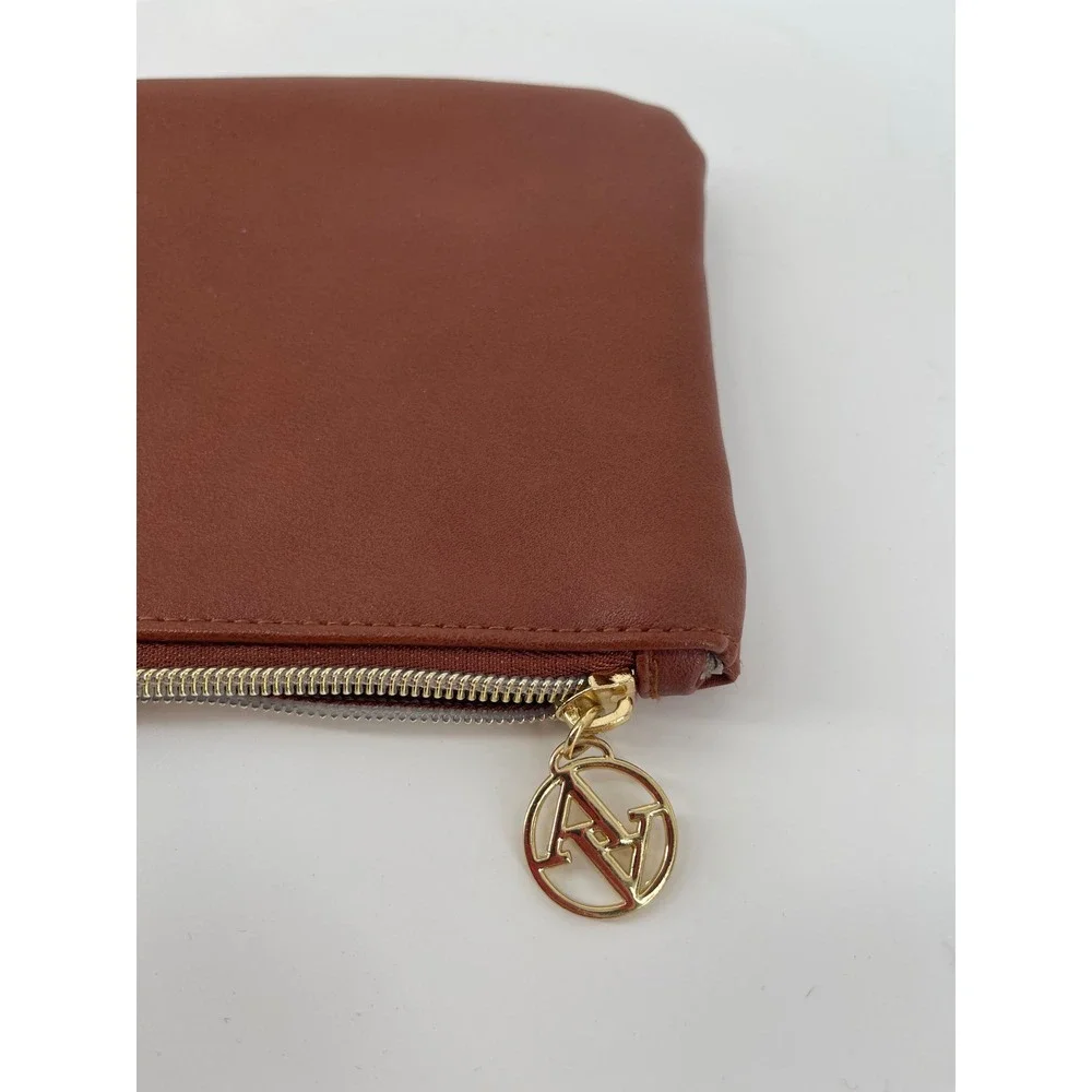 Adrienne Vittadini Charging Wristlet Women OS Brown Excellent Power Bank Clutch